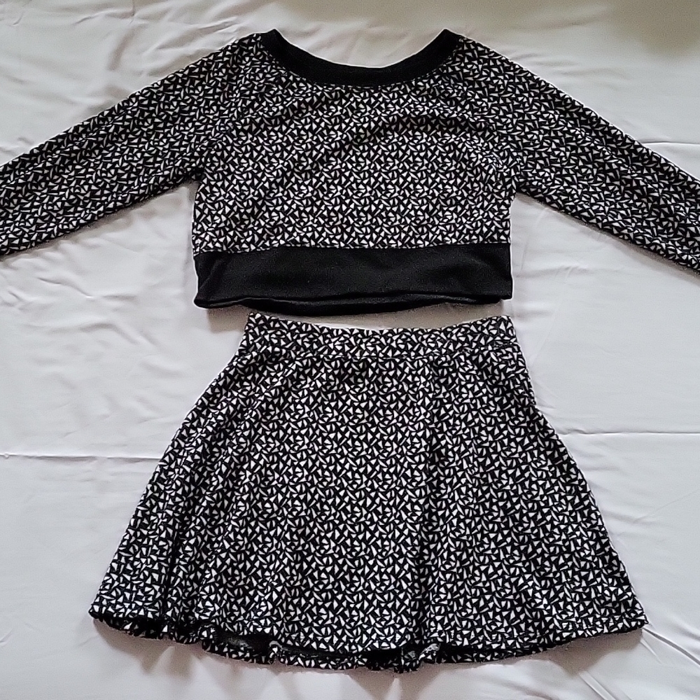 Mossimo skirt and long sleeve outfit
